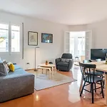 New Top Floor Apt With A Lot Of Light & Aircon