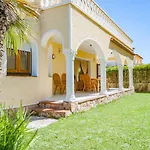 Appealing Holiday Home In Sant Pere Pescador With Garden