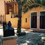 Casa Con Jardin A 30 Metros De La Playa. Vc.
