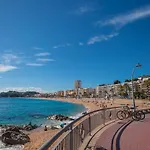 Comfortable Apartment With A Swimming Pool, 250M To The Sea.