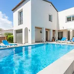 Goldhome - New House With Private Heated Pool, Parking, Wifi, Games Room
