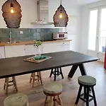 Amb Encant I Estil Mediterrani En Zona Tranquilla De Llanca I Amb Terrassa