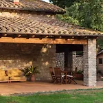 El Vilarot. La Casa De Piedra En La Naturaleza.