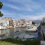 Estudi Amb Vistes Al Canal