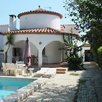 Villa Con Piscina Privada Y Jardin Cerrado En Castello D'Empuries, Ideal Para 6-8 Personas - Es-204-1