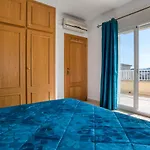 Vela, Casa Con Piscina Privada A Pocos Metros De La Playa