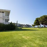 Magnifico Apartamento Renovado En Primera Linea De Playa Con Terraza, Piscina Y Parking, Roses - Es-228-109