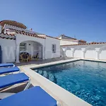 Villa Et Studio Avec Piscine - Wehostyou