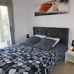 Piso Moderno Con Terraza, Jardin, Piscina Y Wifi, A 400M De La Playa En Llanca - Es-228-137