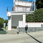 Apartamento Luminoso Y Espacioso Con Gran Jardin Privado, A Solo 150M De La Playa - Es-228-136