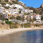 Les Roques