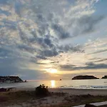 Pis A Peu De Platja Amb Vistes