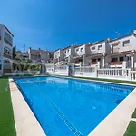 Maison De Vacances Avec Piscine Communautaire - Wehostyou
