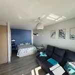 Estudio Con Impresionantes Vistas Al Mar