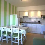 Apartamento Amplio En La Playa Con Piscina Y Aire Acondicionado, Cerca Del Centro Y Supermercado - Es-323-37