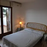 Casa Familiar Tranquila Con Piscina, Jardin Privado, Barbacoa Y Vista Al Castillo Y Montanas - Es-323-14
