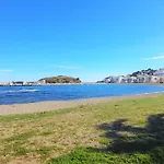Apartamento Familiar Frente Al Mar Con Jardin, Barbacoa, Aparcamiento Y Mascotas Permitidas - Es-170-70