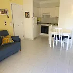 Apartamento Con Terraza, Jardin Y Piscina Comunitaria A 200M De La Playa En Sant Carles - Es-228-130