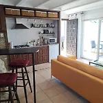 Apartment Mit Grosser Terrasse Und Fantastischem Blick Ueber Den Golf Von Roses.