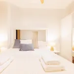 Bravissimo Auriga, Old Town Retreat