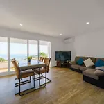 Sea Breeze Lux House - Private Pool & Aircon