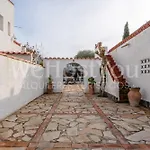 Wehostyou - Belle Maison Roses, Mas Bosca 12