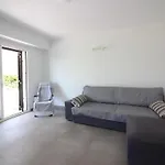Apartamento Renovado A 20M De La Playa En Roses Con Terraza Y Parking - Es-228-124