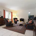 Casa Con Piscina Privada, Jardin Amplio Y Estudio Independiente, 5 Habitaciones - Es-325-34