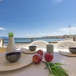 Ref. Blanc Canigo 2: Apartamento Con Vistas Al Mar A Pie De Playa Con Parking. - Es-325-7