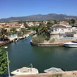 Empuriabrava Am Kanal