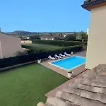 Villa Mediterranea Con Cinco Dormitorios Y Piscina