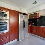 Exclusiva Casa De Lujo Con Piscinas Y Amplio Jardin En Zona Tranquila