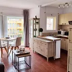 Apartamento A 200 M De La Playa Con Vista A La Piscina Y Parking Cubierto Gratuito