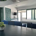 Agi Avenida Apartments
