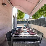 Villa De Lujo. Piscina Con Jacuzzi.