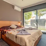 Villa De Lujo. Piscina Con Jacuzzi.