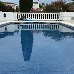 Casa Con Piscina Y Amarre Soleada