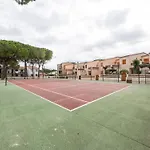 Apartment With Community Pool For 4 People - Riells Area