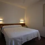 Casa Con Jardin A 100M De La Playa En Llanca, Cerca Del Puerto Y Comercios - Es-228-12