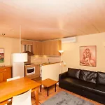 Gardens Of Roman Wall Host Onyarapartments