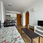 Piso Reformado Con Terraza, Piscina, 3 Minutos De Playa De Fenals
