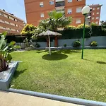 Piso Reformado Con Terraza, Piscina, 3 Minutos De Playa De Fenals