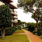 Beach Apartment Overseeing The Sea