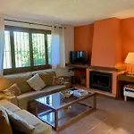 Casita Rustica Con Jardin Y Piscina