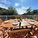 Villa Frente Al Mar Con Piscina Y Playa Privada