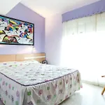 Illa Sistach Rentals: Casa Con Piscina Comunitaria