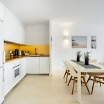 Apartamento Frente Al Canal Con Terraza