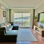 Newly Renovated Apartment, 6 Mins To The Beach