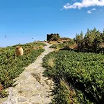 Isla Privada En Cadaques De Ensueno Con 11 Habitaciones Dobles Con Bano Privado Y Piscina