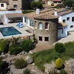 Leng Vacation Home